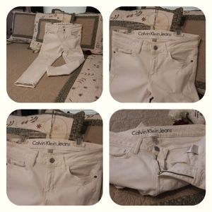 NEW WITHOUT TAGS, CALVIN KLEIN CAPRI JEANS, SIZE 6